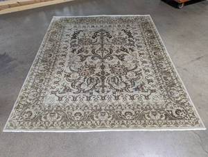 lot 32 image: 7 9 x 9 6 (93 x 114) Large Decorative Rug - See Pictures