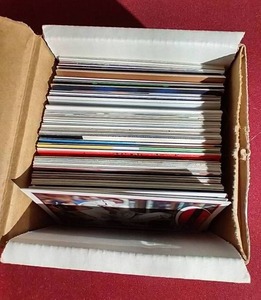 lot 57 image: (100) Former Twins Star Cards