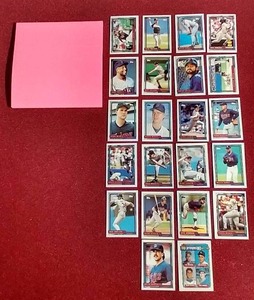 lot 172 image: 1992 Topps Micro Twins Team Set