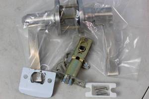 lot 9 image: 3ct Door Handle Assembly w Keys