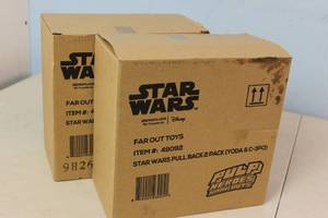 lot 58 image: 2ct STAR WARS Pull Back 2-Pack (Yoda & C-3PO)