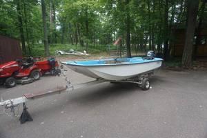 lot 2 image: Boston Whaler 13 Boat With 40 hp Mercury Outboard and Trailer