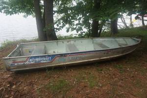 lot 3 image: 1982 Alumacraft Model T14S Aluminum Fishing Boat