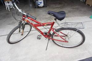 lot 20 image: Bicycle...Mens Mongoose, Lightly Used
