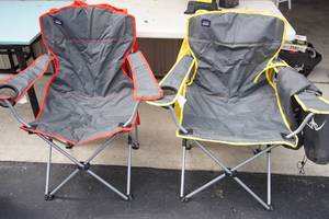 lot 33 image: OutdoorPatioFurniture...Collapsible Chairs with Umbrellas