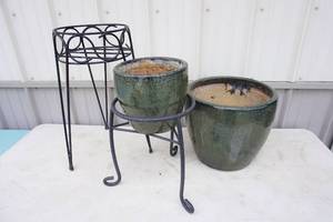 lot 61 image: Outdoor Lawn & Garden...Flower Pots and Stands