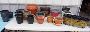 lot 86 image: Lawn & Garden...Flower Pots