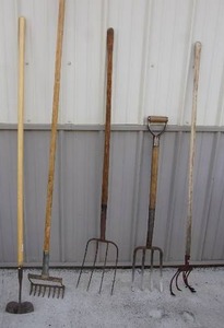 lot 94 image: AntiqueVintageHand Tool...Pitchforks, Hoes Etc.