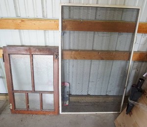 lot 129 image: VintageRepurpose...Five Pane Window & Screen