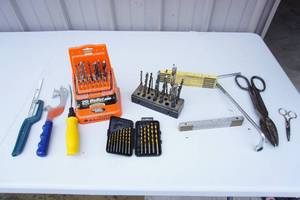 lot 174 image: GarageToolsHandDrill Bit Sets, Tape Measure, Tin Snips Etc.