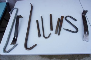 lot 181 image: GarageToolsHandSteel Crow Bar, Pry Bars, Chisels Etc