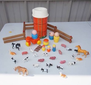 lot 243 image: AntiqueVintageCollectableToys...1968 Fisher-Price Farm Silo Etc.