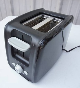 lot 255 image: HouseholdAppliancesCountertop...Oster Toaster