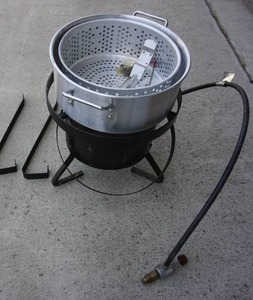 lot 257 image: HouseholdAppliancesCountertop...10 Quart Capacity Fish Fryer Set