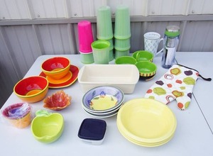 lot 266 image: HouseholdKitchenService Ware...Summertime Fun Party Essentials, Fruit Infuser Water Bottle
