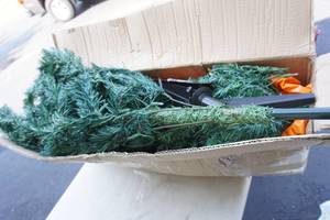 lot 320 image: Home EssentialsDecorHoliday...Christmas Tree Indoor