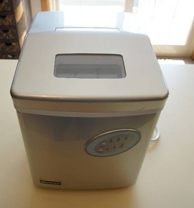 lot 337 image: Home EssentialsApplianceElectricCountertop...Emerson Portable Ice Cube Maker
