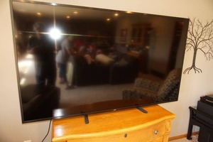 lot 345 image: EntertainmentTelevision...70 LG TV with Remote