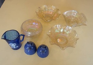 lot 371 image: Collectibles...Shirley Temple Pitcher, Pottery Pig Salt & Pepper, Carnival Glass