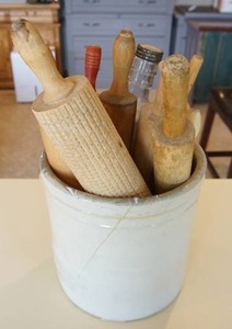 lot 395 image: AntiqueVintage...Crock with Rolling Pins