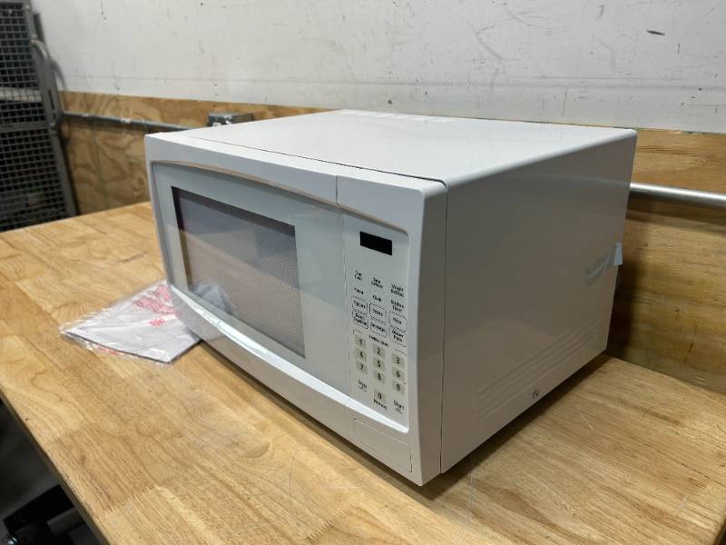 Danby 1.1 Cu. ft. Countertop Microwave - White (DBMW1120BWW)