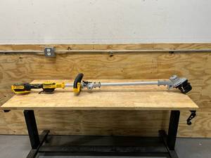 lot 28 image: DEWALT 20V MAX Brushless Cordless Battery Powered String Trimmer (Tool Only)