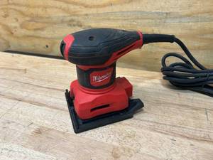 lot 45 image: MILWAUKEE 3 Amp 14 Sheet Corded Palm Sander