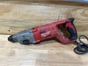 lot 35 image: MILWAUKEE 8 Amp Corded 1 in. SDS D-Handle Rotary Hammer