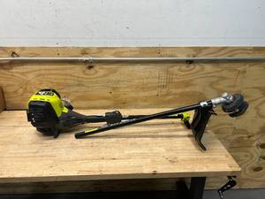 lot 107 image: RYOBI C430  4 Cycle Expand-It Gas String Trimmer