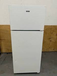 lot 31 image: HOTPOINT 28 in. 17.5 cu. ft. Top Freezer Refrigerator in White with LED Light Type