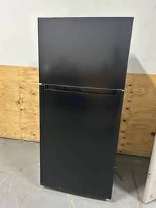 lot 140 image: SEASONS 18 Cu.Ft. Top Freezer (Energy Star) (Black)