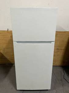 lot 141 image: SEASONS 18 Cu.Ft. Top Freezer (Energy Star) (White)