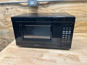 lot 146 image: SEASONS 0.7 Cu Ft Countertop Microwave, 700w, Black PART 285629