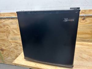 lot 149 image: SEASONS 1.7 Cu. Ft. Compact Refrigerator All-Fridge (Black)