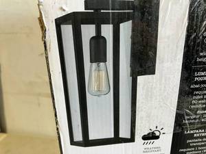 lot 103 image: Globe Electric Hurley Black Modern IndoorOutdoor 1-Light Wall Sconce