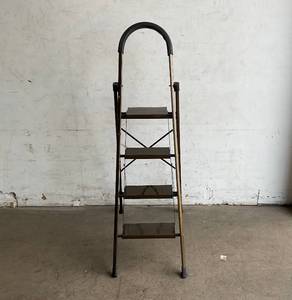 lot 215 image: Hnaochen 4-Step Lightweight Aluminum Ladder