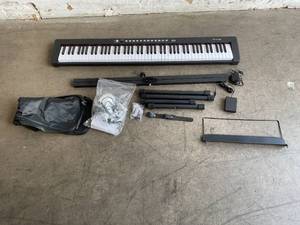 lot 274 image: Starfavor 88-Keys Piano Keyboard with Keyboard Stand, Sustain Pedal, and Carrying Case