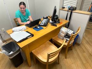 lot 2 image: Office desk-bridal 3 chairs