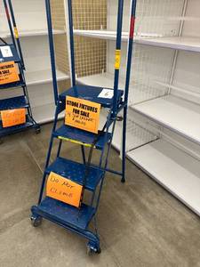 lot 6 image: 4 Step folding ladder Ballymore