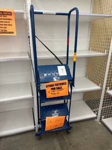 lot 7 image: 4 Step folding ladder Ballymore