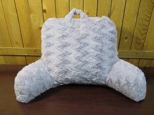 lot 16 image: Purple Faux Fur Reading Pillow