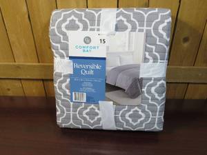 lot 15 image: Comfort Bay Reversible Quilt