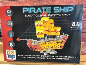 lot 15 image: New 455pc Pirate Ship Metal Erector Toy
