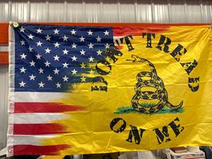 lot 22 image: Dont Tread on Me American Flag
