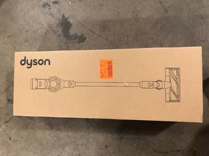 lot 21 image: Dyson Dyson V8 Cordless Stick Vacuum Cleaner Customer Returns See Pictures