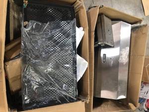 lot 11 image: Loto of Assorted Grills Various Models and Conditions  For Parts Customer Returns See Pictures