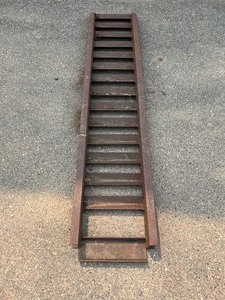 lot 21 image: 77 STEEL TRAILER RAMP NO RESERVE