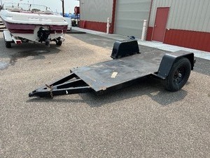lot 29 image: MIDSOTA 4 x 9 5200# AXLE TRAILER NO RESERVE