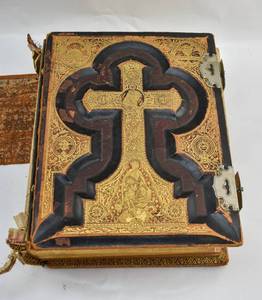 lot 2 image: Antique Douay Rheims Holy Bible