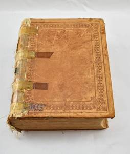 lot 31 image: Websters Unabridged Dictionary Illustrated ca. 1890